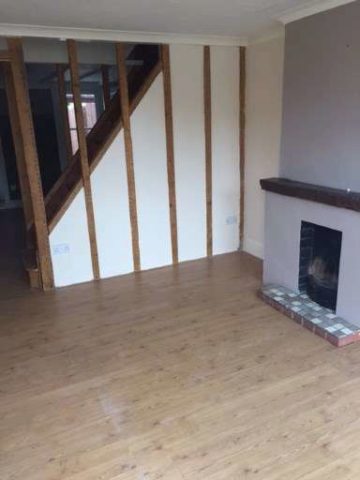 Image of 2 bedroom Terraced house for sale in Queens Road Burnham-on-Crouch CM0 at Burnham-on-Crouch Essex Burnham-on-Crouch, CM0 8DY
